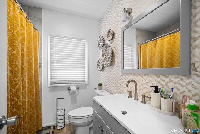 21 Highland Avenue, East Haven, CT 06512