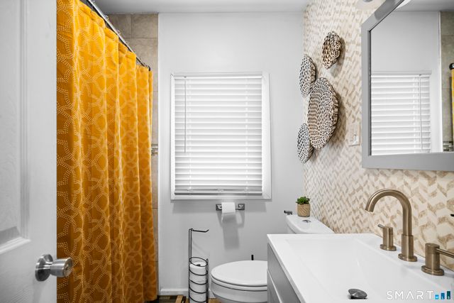 21 Highland Avenue, East Haven, CT 06512