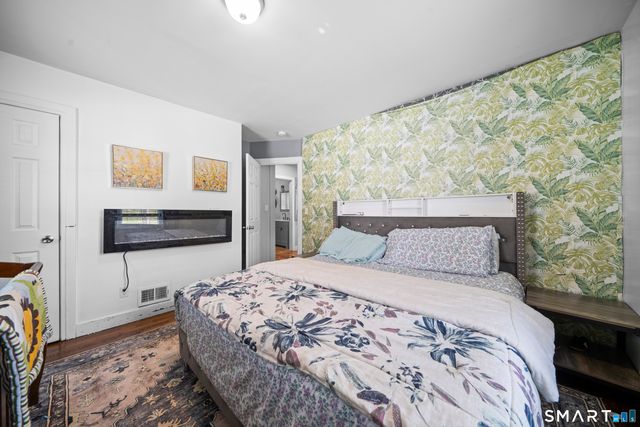 21 Highland Avenue, East Haven, CT 06512