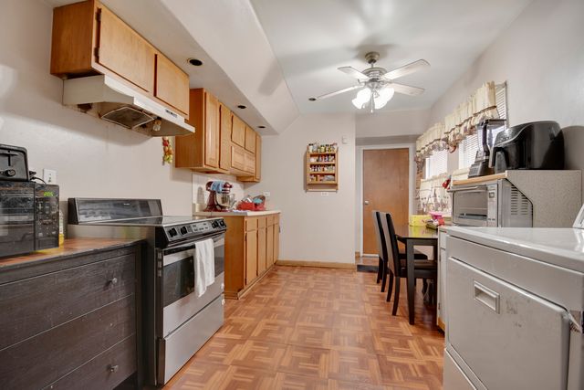 3801 W 84th Place, Chicago, IL 60652