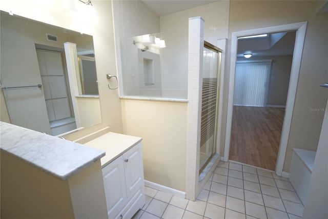 1424 E PARK CIRCLE, Tampa, FL 33604