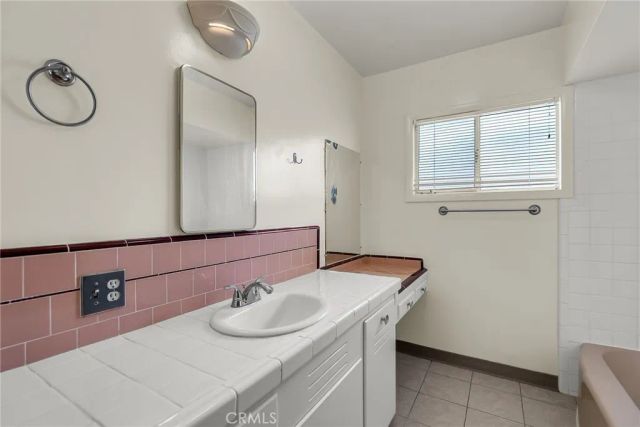 5943 Grand Avenue, Riverside, CA 92504