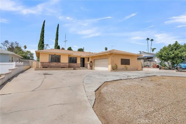 5943 Grand Avenue, Riverside, CA 92504