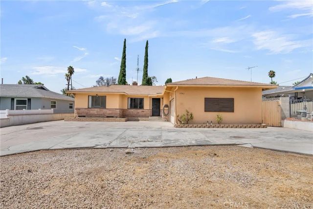5943 Grand Avenue, Riverside, CA 92504