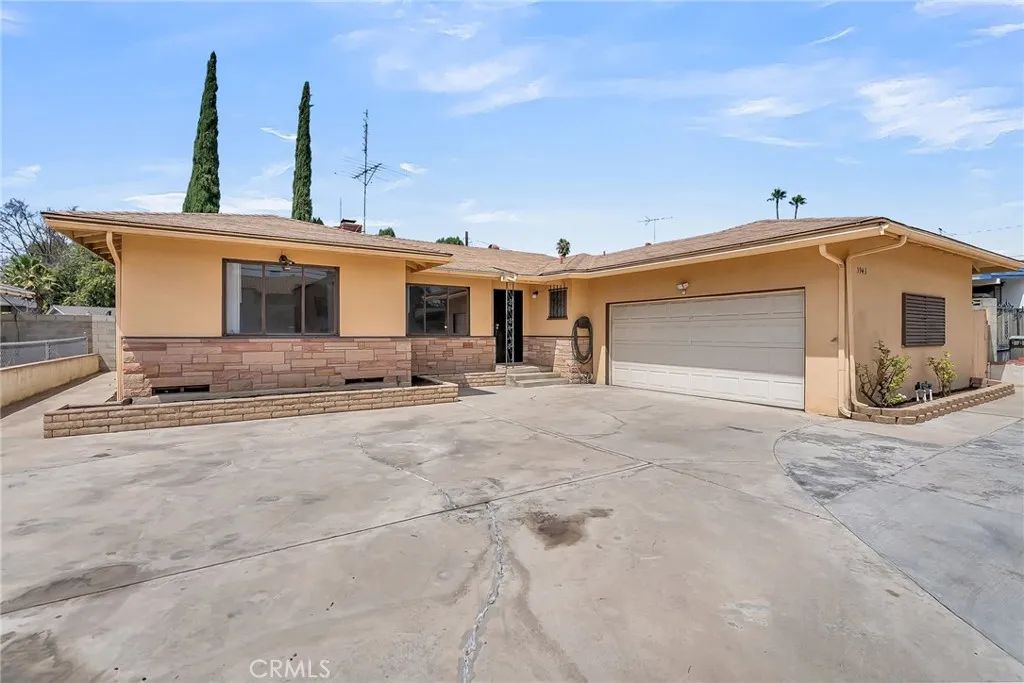 5943 Grand Avenue, Riverside, CA 92504