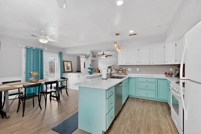45 Castle Rock Road SE, Rio Rancho, NM 87124