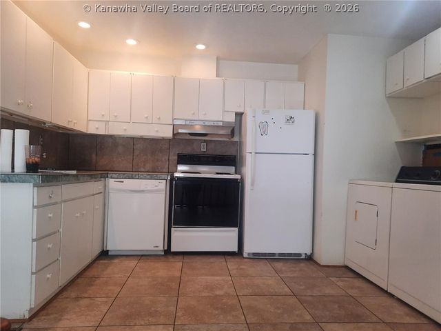 208 Sun Valley Drive, St Albans, WV 25177