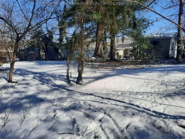 208 Sun Valley Drive, St Albans, WV 25177