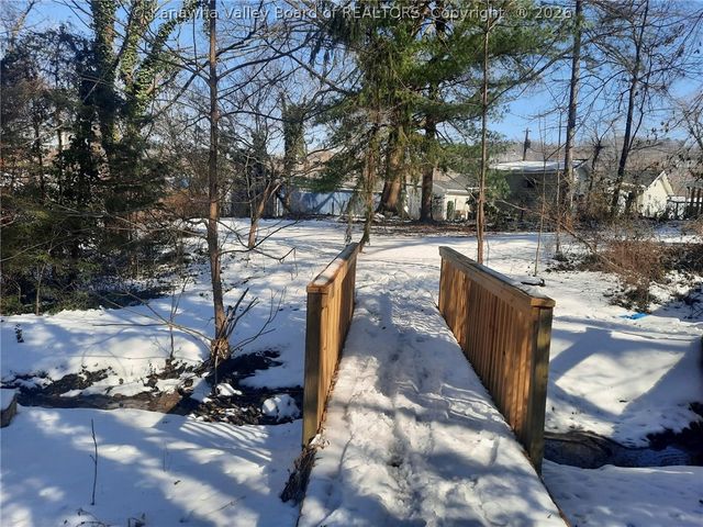 208 Sun Valley Drive, St Albans, WV 25177