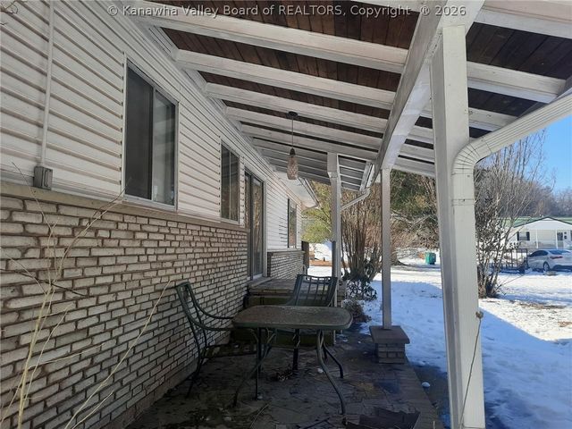 208 Sun Valley Drive, St Albans, WV 25177