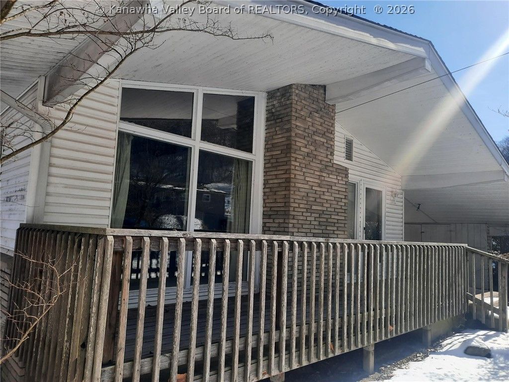 208 Sun Valley Drive, St Albans, WV 25177