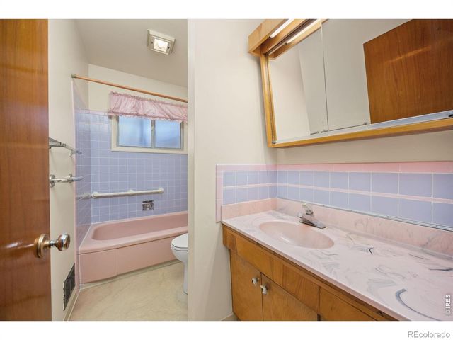 1542 Collyer Street, Longmont, CO 80501