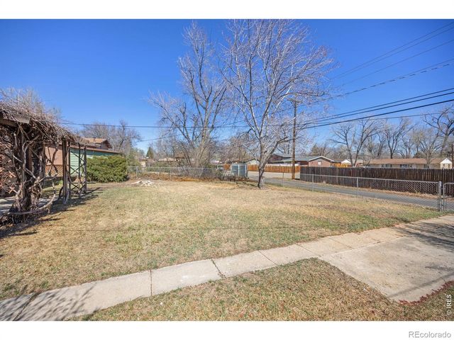 1542 Collyer Street, Longmont, CO 80501