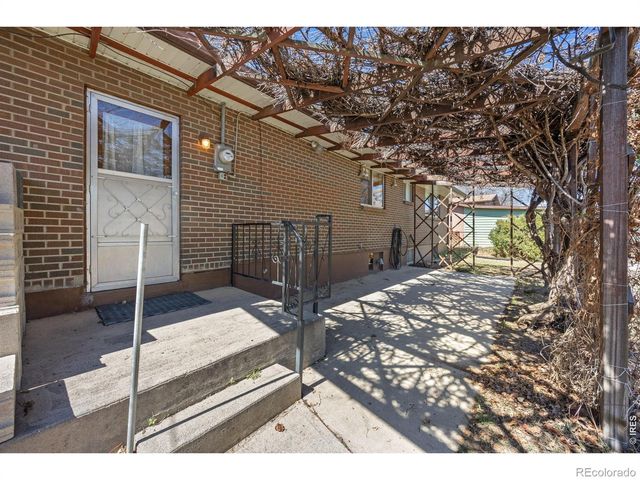 1542 Collyer Street, Longmont, CO 80501