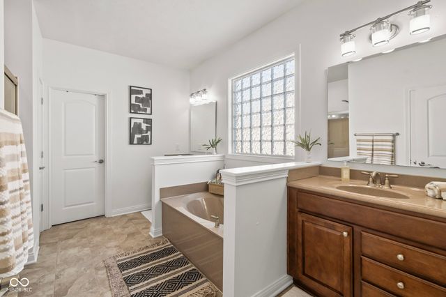 9986 Wild Turkey Row, Fishers, IN 46055