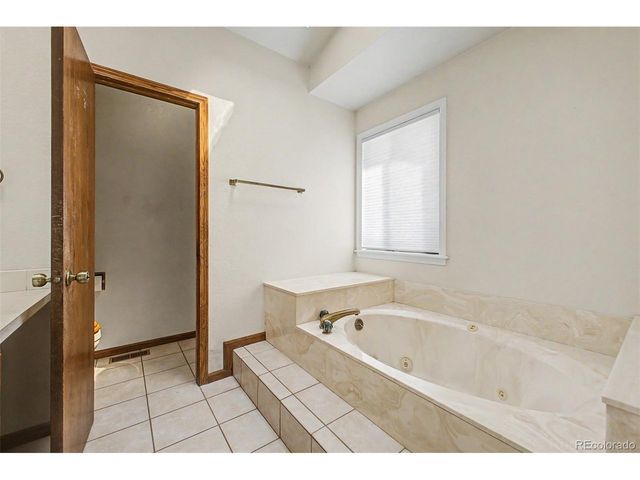 1617 Albion Ln, Longmont, CO 80503