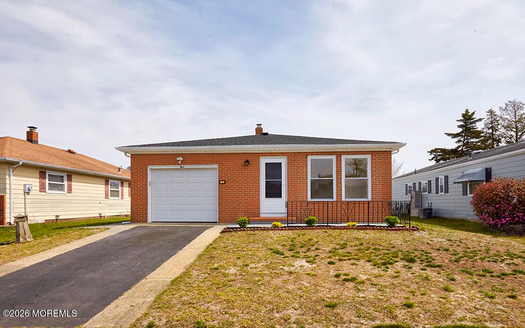 9 Mirador Court, Toms River, NJ 08757