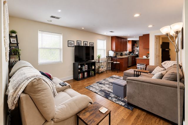 1464 W Ohio Street, Chicago, IL 60642