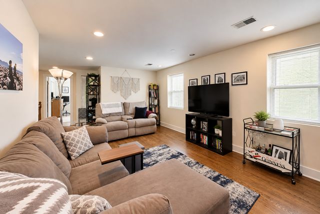 1464 W Ohio Street, Chicago, IL 60642
