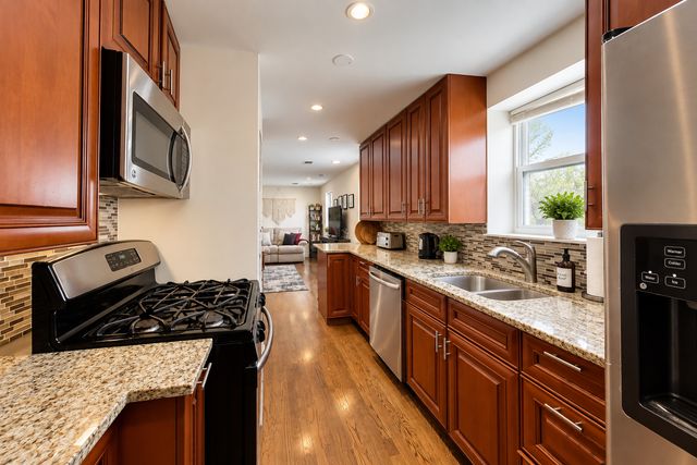 1464 W Ohio Street, Chicago, IL 60642