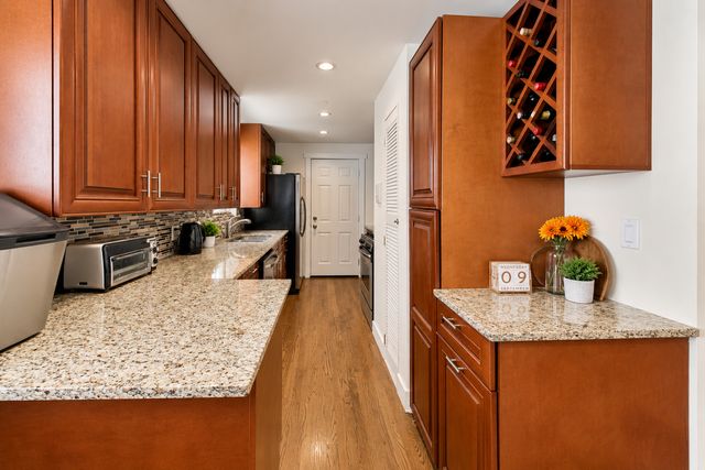 1464 W Ohio Street, Chicago, IL 60642