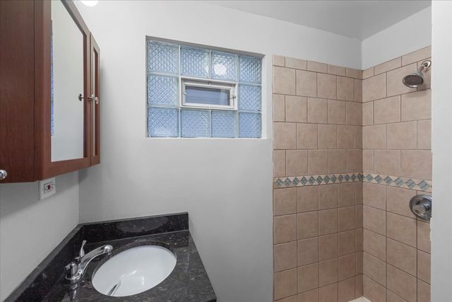 1464 W Ohio Street, Chicago, IL 60642