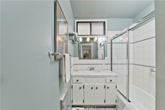 6631 Densmore Avenue, Lake Balboa, CA 91406