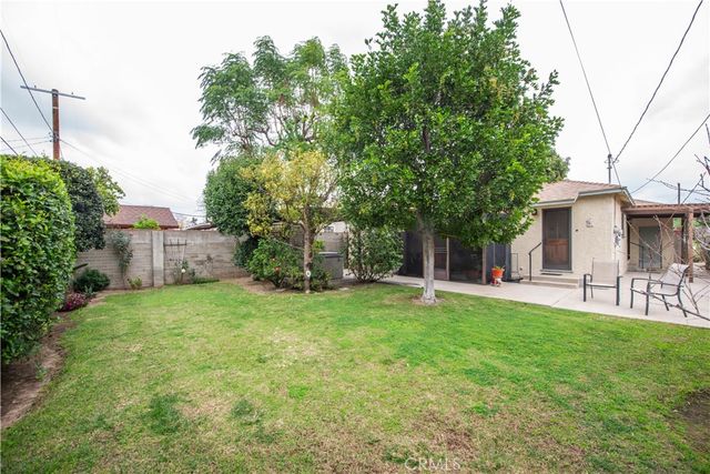 6631 Densmore Avenue, Lake Balboa, CA 91406