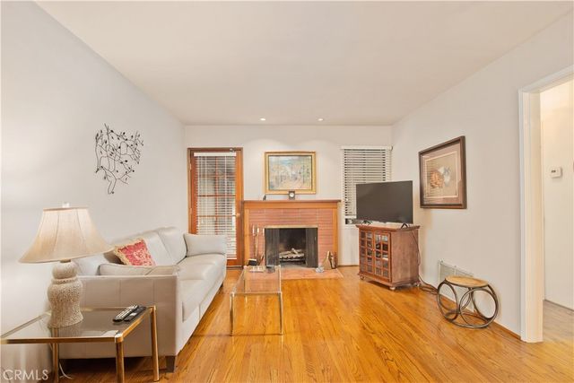 6631 Densmore Avenue, Lake Balboa, CA 91406