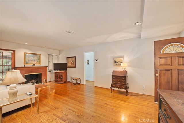 6631 Densmore Avenue, Lake Balboa, CA 91406