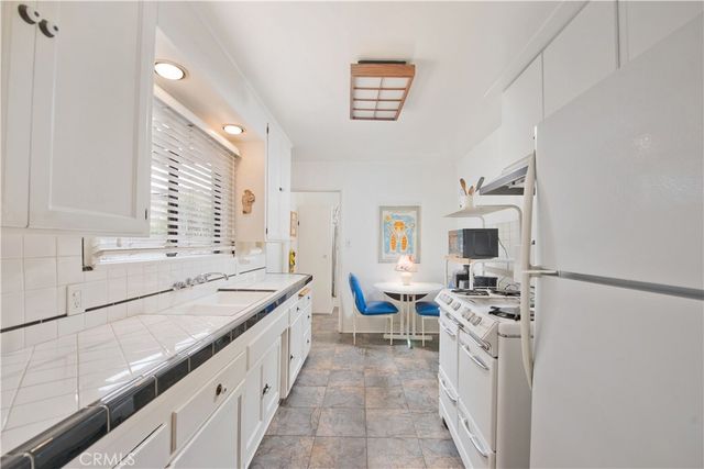 6631 Densmore Avenue, Lake Balboa, CA 91406