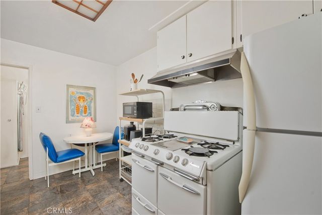 6631 Densmore Avenue, Lake Balboa, CA 91406