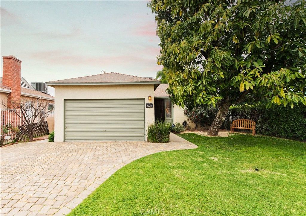 6631 Densmore Avenue, Lake Balboa, CA 91406