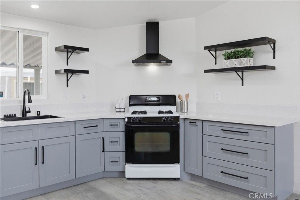 Image 13 of property listing at 4901 Green River 153, Corona, CA 92878