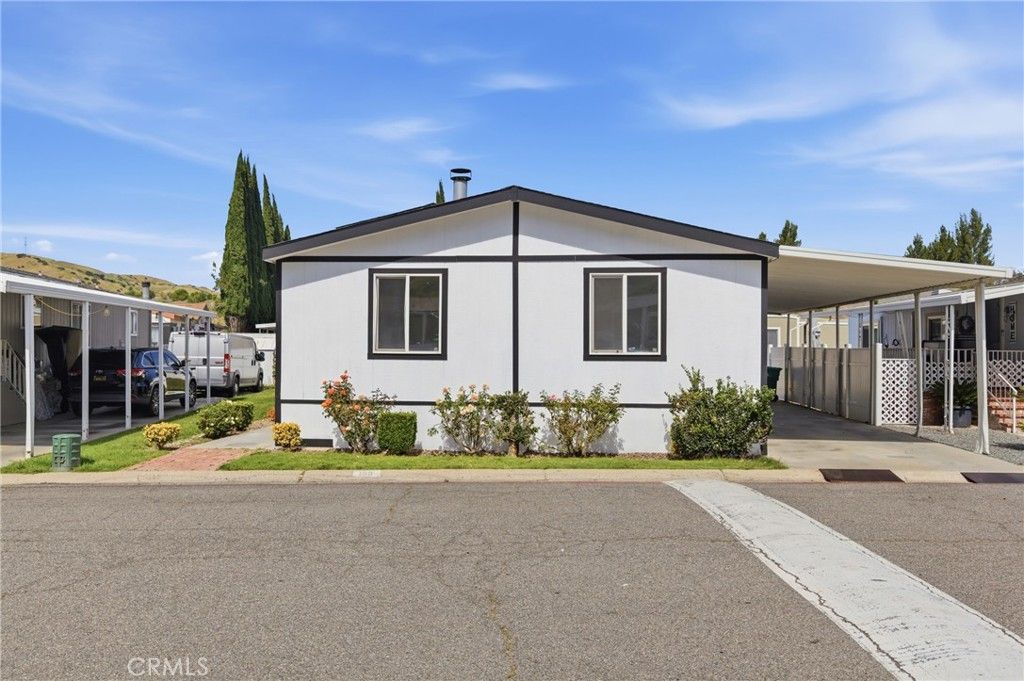 Image 2 of property listing at 4901 Green River 153, Corona, CA 92878