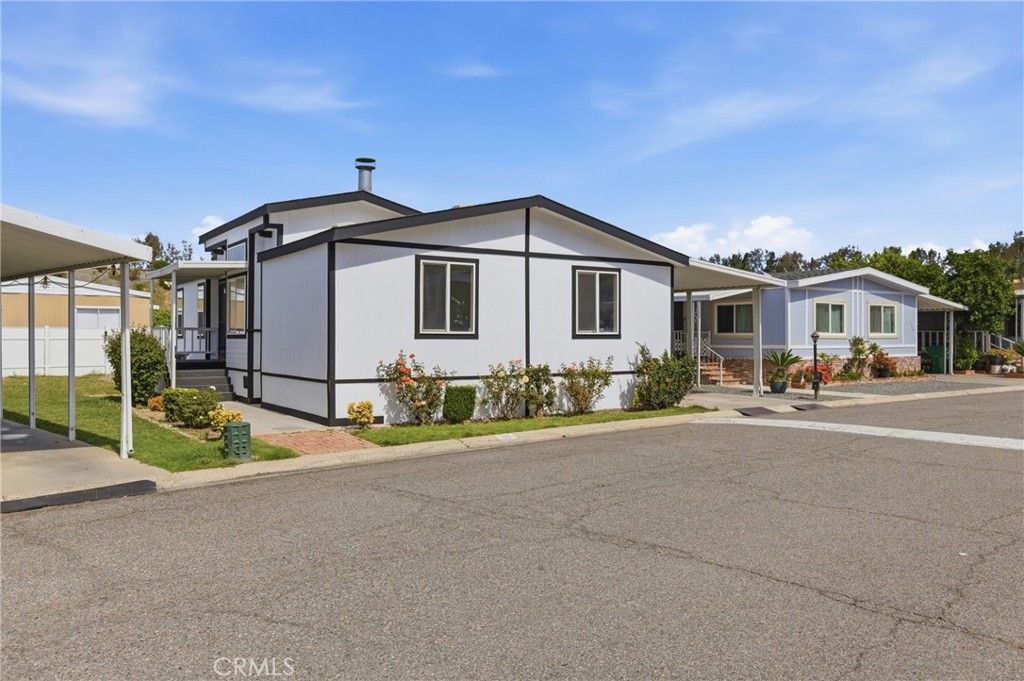 Image 4 of property listing at 4901 Green River 153, Corona, CA 92878