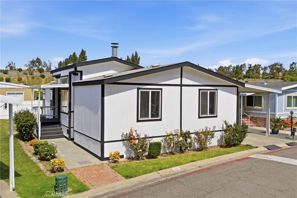 Image 5 of property listing at 4901 Green River 153, Corona, CA 92878