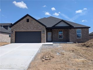 108 White Oak Street, Gentry, AR 72734
