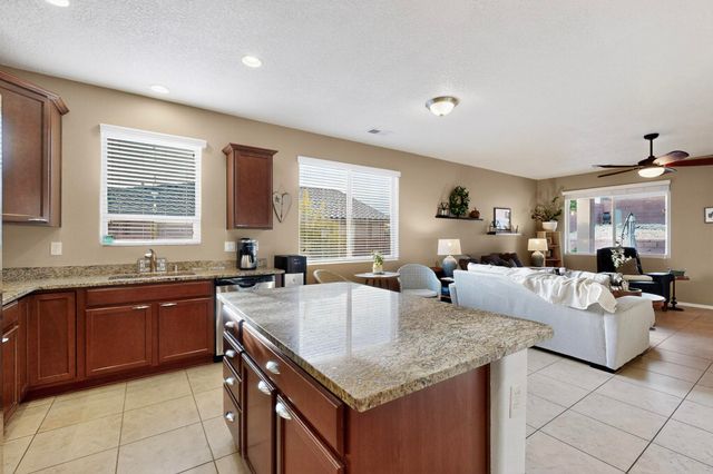 2825 Arce Lane SE, Rio Rancho, NM 87124