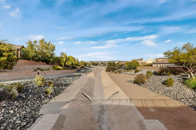 2825 Arce Lane SE, Rio Rancho, NM 87124