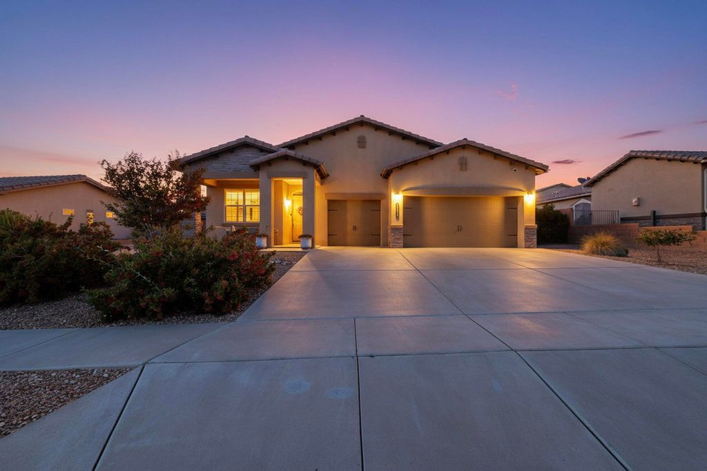 2825 Arce Lane SE, Rio Rancho, NM 87124