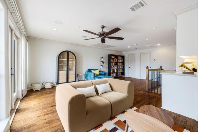 2415 Commonwealth Street, Houston, TX 77006