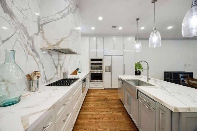 2415 Commonwealth Street, Houston, TX 77006