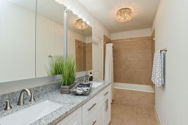 300 St Joseph Parkway 123, Houston, TX 77002