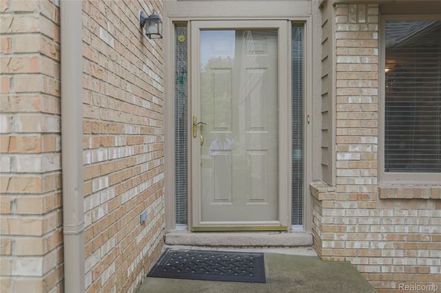 16768 Pearlcreek Court N, Macomb Township, MI 48042