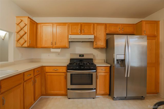 16768 Pearlcreek Court N, Macomb Township, MI 48042