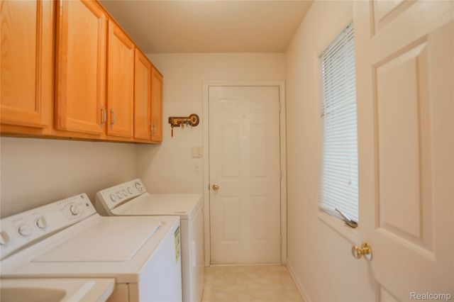 16768 Pearlcreek Court N, Macomb Township, MI 48042