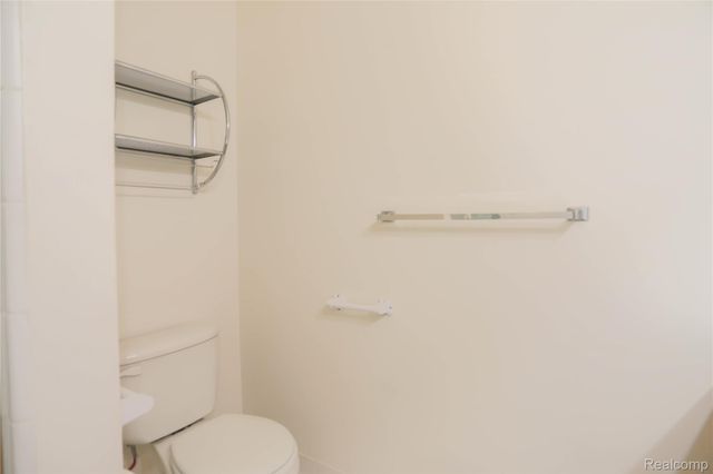 16768 Pearlcreek Court N, Macomb Township, MI 48042