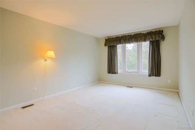 16768 Pearlcreek Court N, Macomb Township, MI 48042