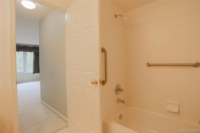 16768 Pearlcreek Court N, Macomb Township, MI 48042